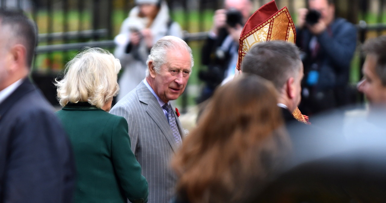 Jajkami w Karola III i jego żonę. Zobacz film z incydentu