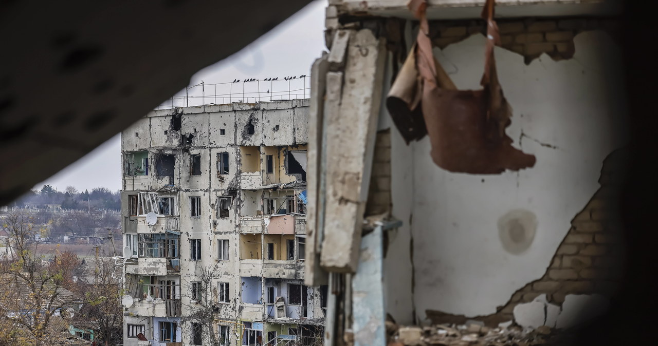 Rosjanie opuszczają Chersoń. Pozbawili miasto prądu i łączności telefonicznej