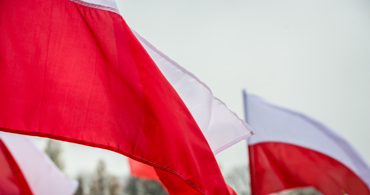 Biało-czerwone przeboje z RMF FM na Rynku Głównym w Krakowie [RELACJA]