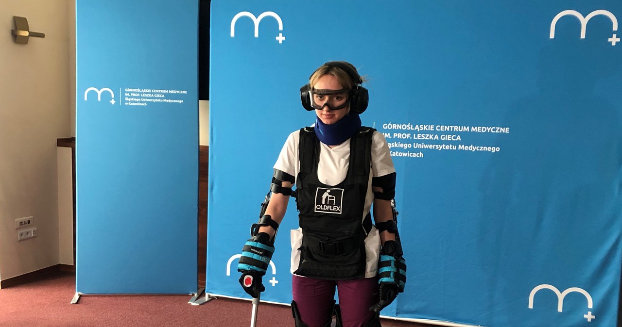 Symulator starości w Śląskim Uniwersytecie Medycznym. Studenci mogą poczuć się, jak 70-latkowie