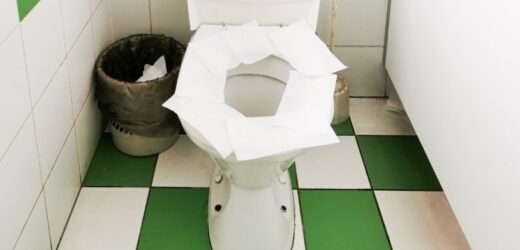 Rozkładasz papier na desce sedesowej? W ten sposób sobie nie pomagasz