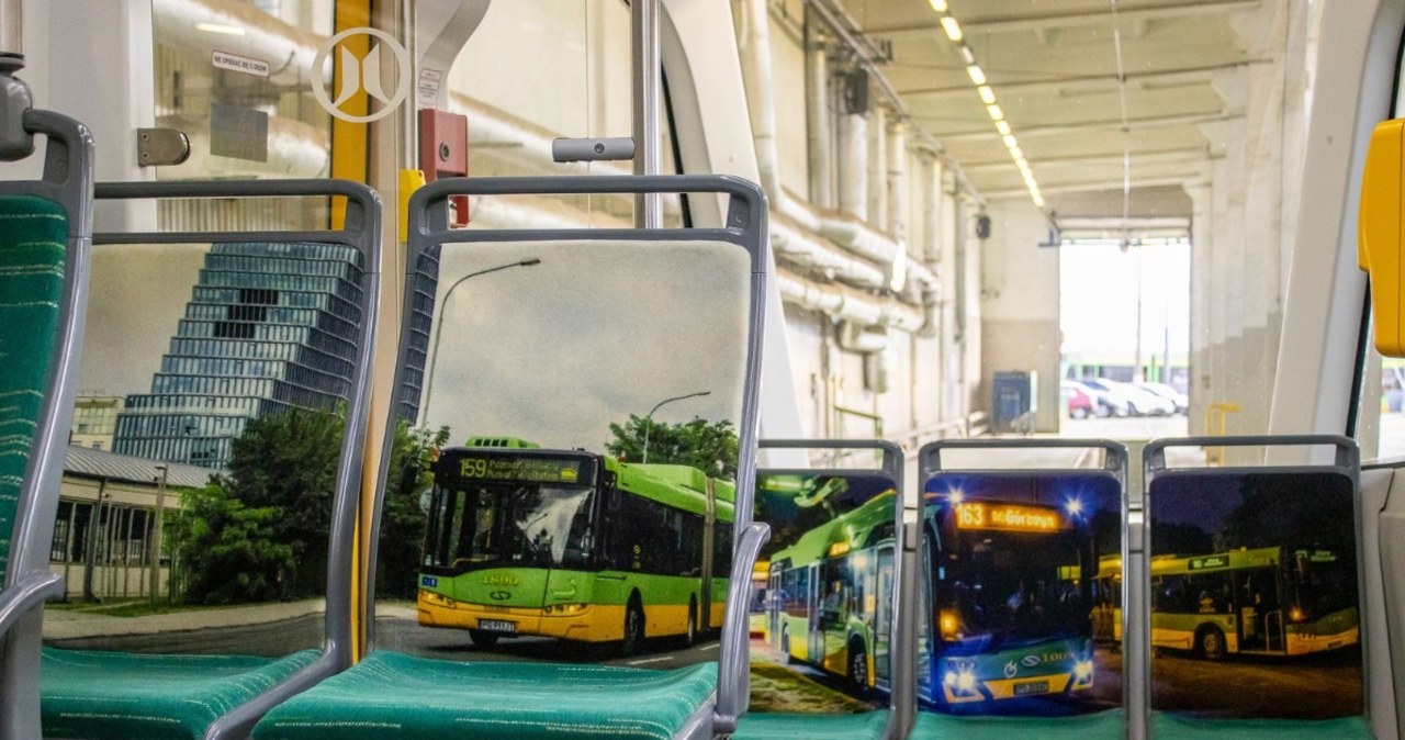 Historia poznańskiej komunikacji miejskiej na siedzeniach tramwaju