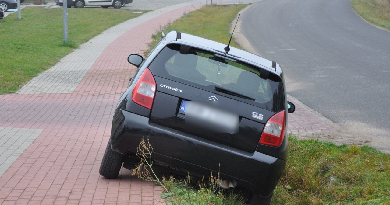 Warmińsko-mazurskie: Pijany kierowca wjechał do rowu. Miał 4 promile alkoholu