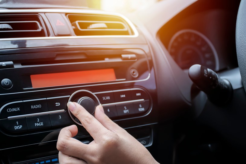 Podwyżka abonamentu za radio w aucie. Kar dla niepłacących też!