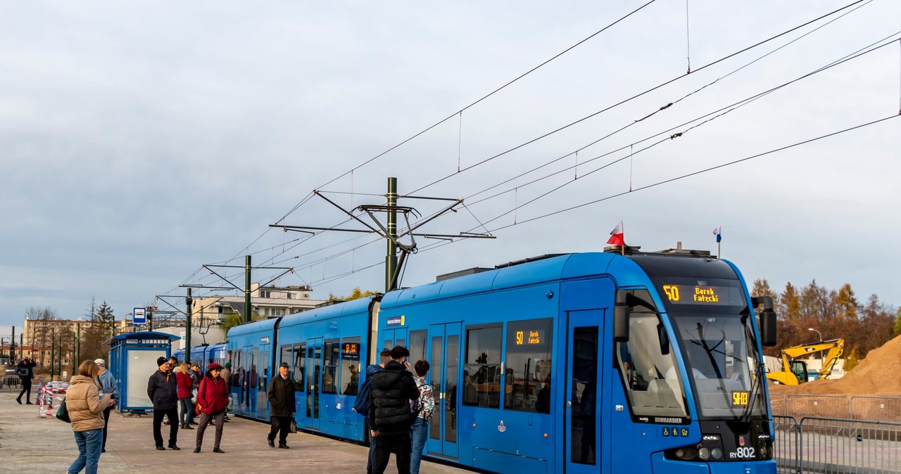 Opóźnienia w kursowaniu tramwajów w Krakowie z powodu oblodzenia sieci