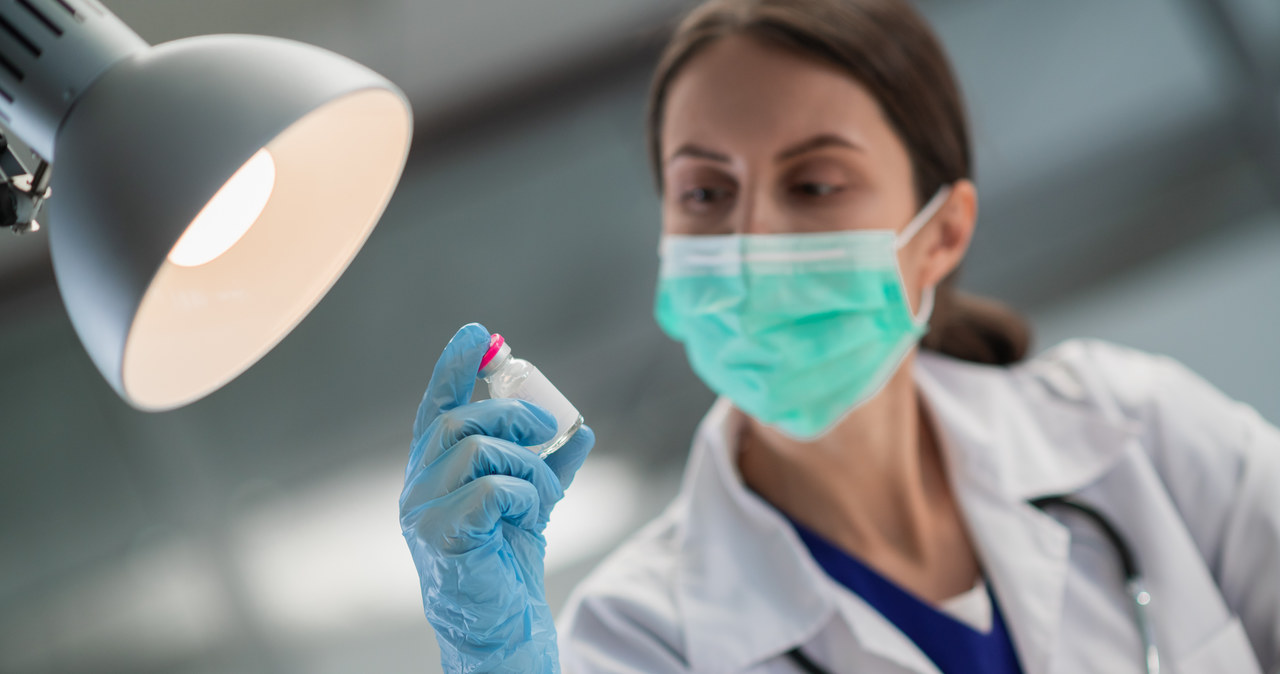 Tygodniowy raport resortu zdrowia: 2384 zakażeń Covid-19, zmarło 50 osób
