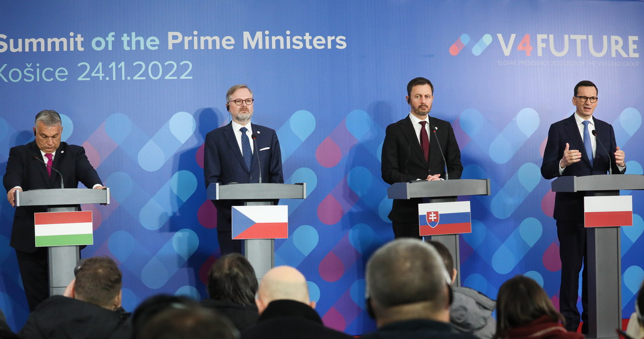 Szczyt V4. Morawiecki: KE musi w równy sposób traktować wszystkie kraje europejskie