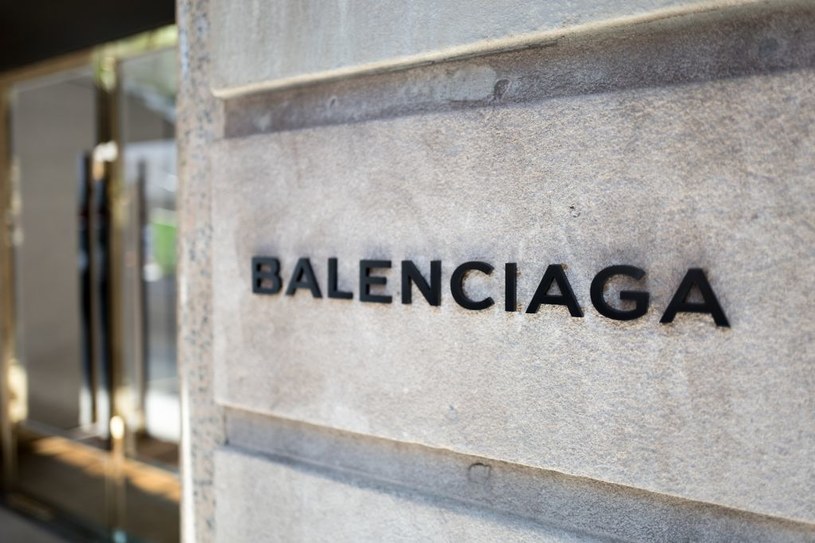 Przestraszone dzieci i akcesoria w stylu BDSM. Balenciaga przeprasza za „obrzydliwą” kampanię