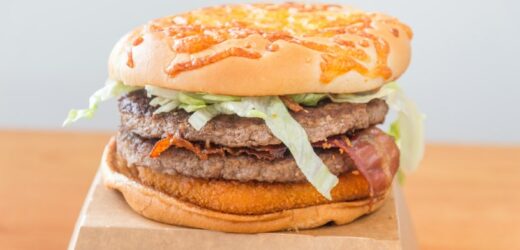 Cena burgera Drwala poraża. Jak zrobić go w domu? Będzie smacznie i tanio!