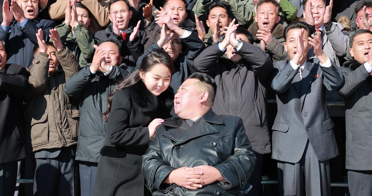 Kim Dzong Un znów pokazał się z córką. „Szykuje ją na następczynię”