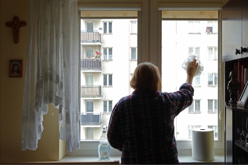 Okna będą błyszczeć bez smug! Potrzebny jest tylko jeden produkt
