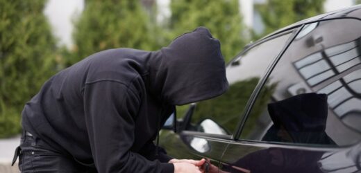 Tak złodzieje oznaczają wartościowe samochody. „Na początku myślałam, że to dzieci”
