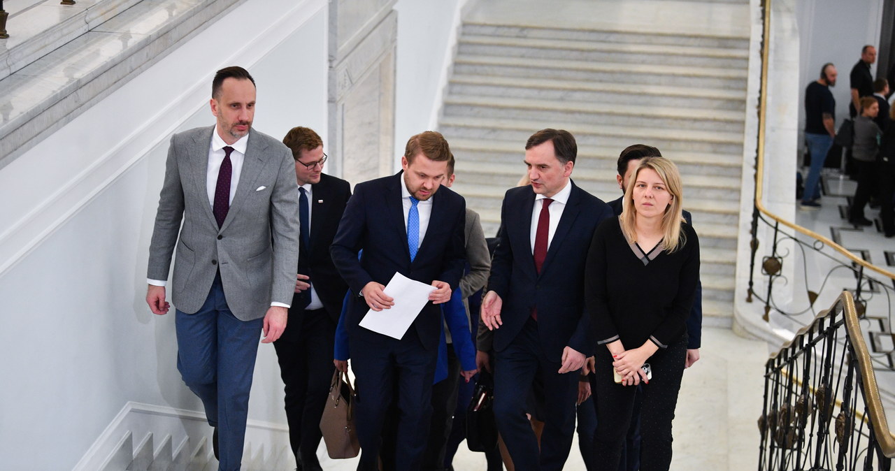 „Fikają i szarżują”. Napięta atmosfera w koalicji rządzącej