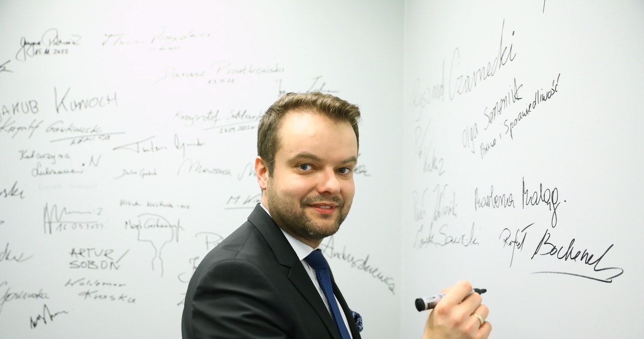 Ile będą zarabiać członkowie komisji ds. energii? Rzecznik PiS zdradza