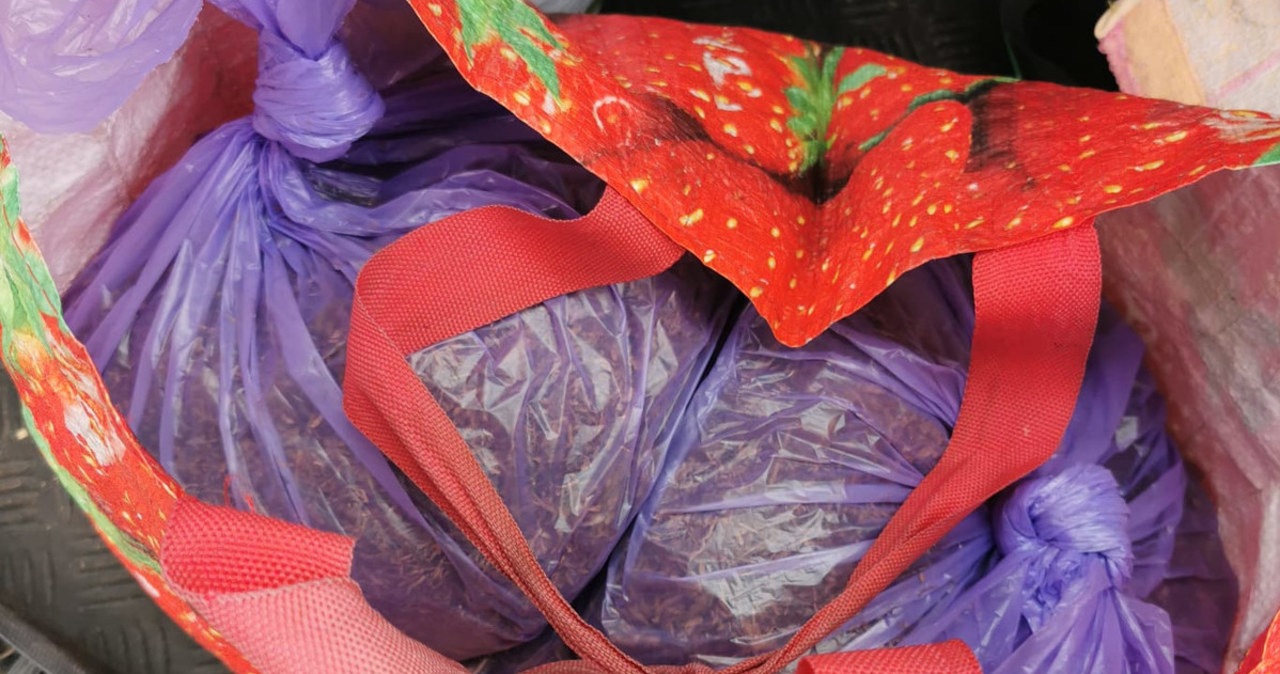 72-latek za kierownicą. Wewnątrz auta 10 kg nielegalnego tytoniu