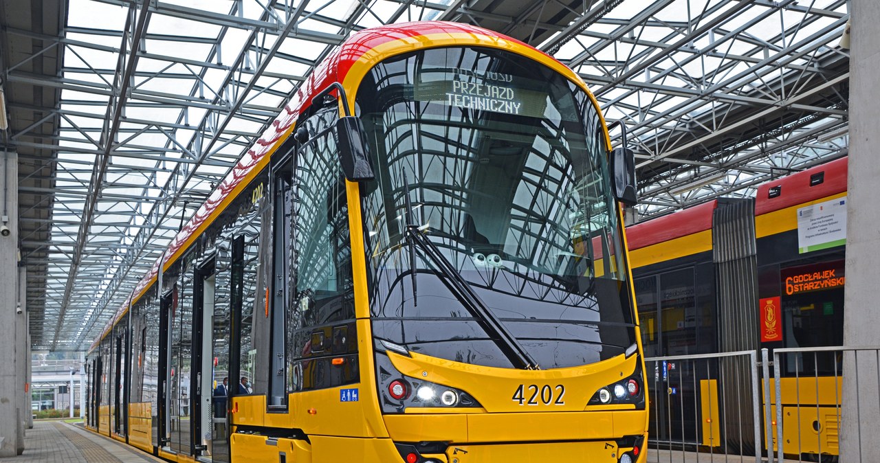 Ponad 70 proc. skrzyżowań w stolicy z zieloną falą dla tramwajów