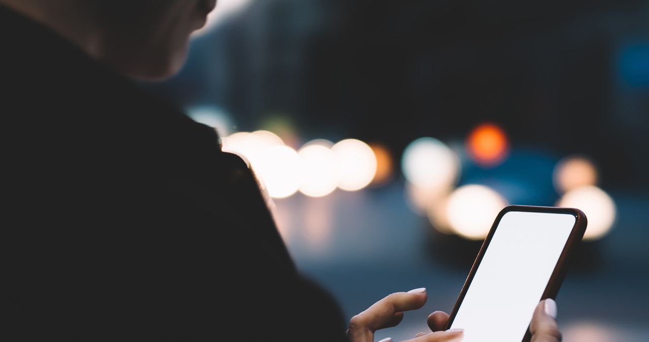 Wysyłając SMS-y wyłudzili milion złotych. Akt oskarżenia trafił do sądu