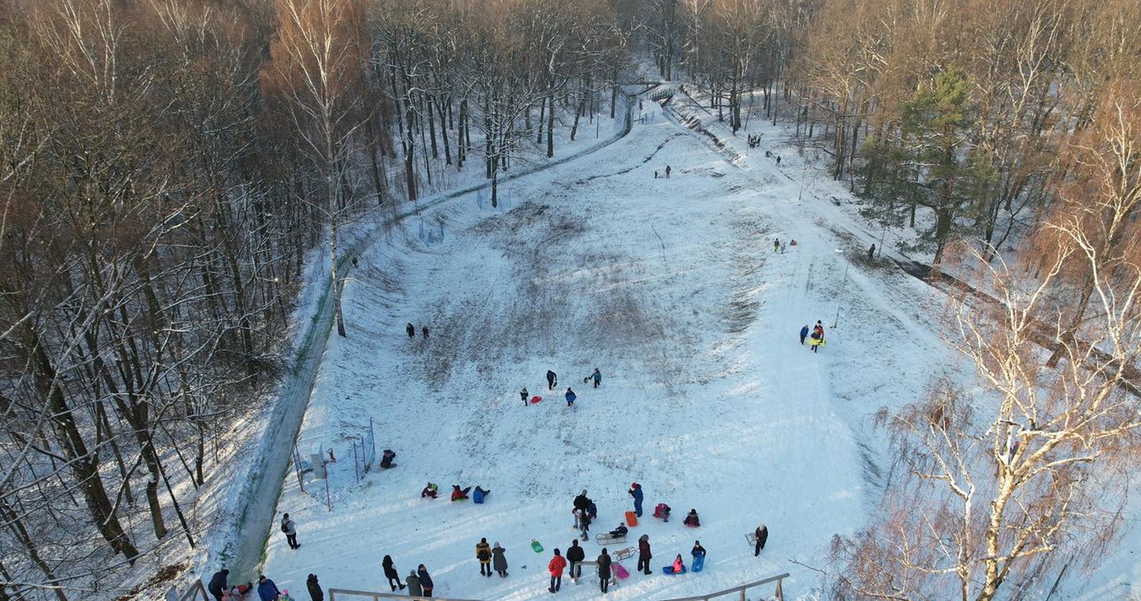 Katowice przed zimą przygotowują tor saneczkowy w parku Kościuszki