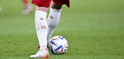 „Zdrowe” dziury w skarpetkach na mundialu w Katarze. Dlaczego piłkarze mają dziurawe skarpety?