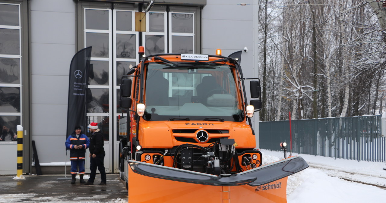 Nowy, specjalistyczny pojazd MPK Kraków. Może jeździć po drogach i torach