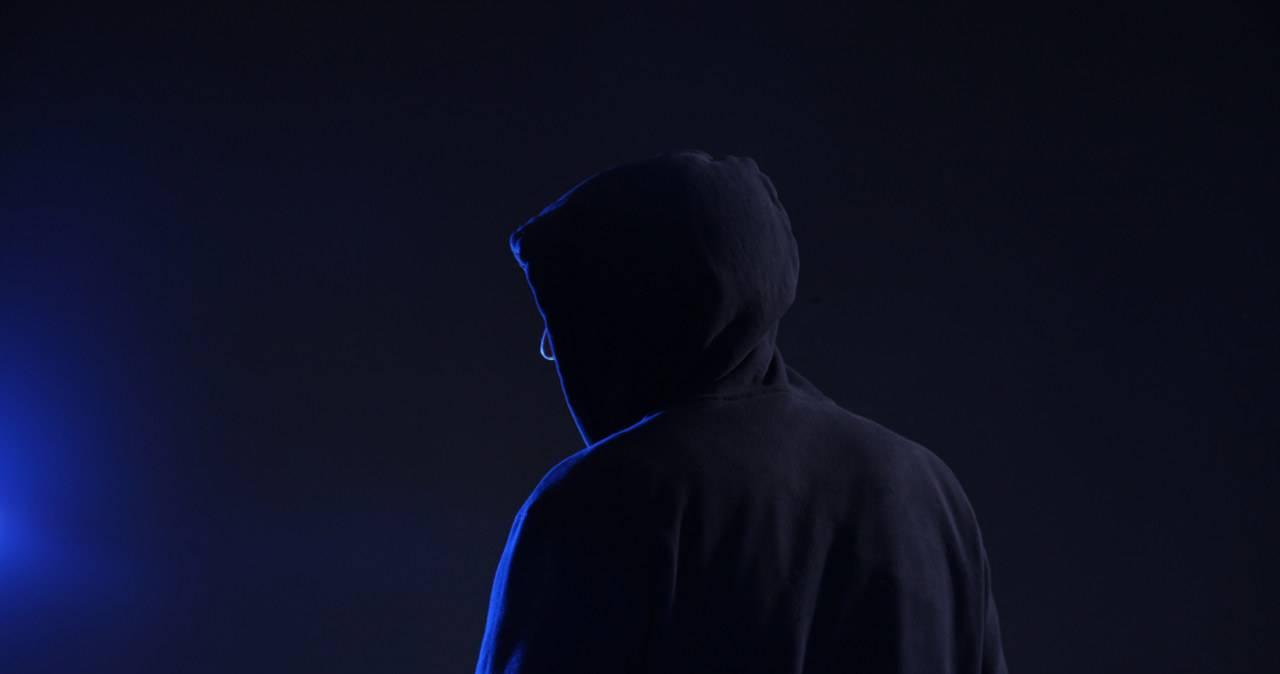 18-latek z Ełku uszkodził 8 aut, bo był zdenerwowany sytuacją życiową
