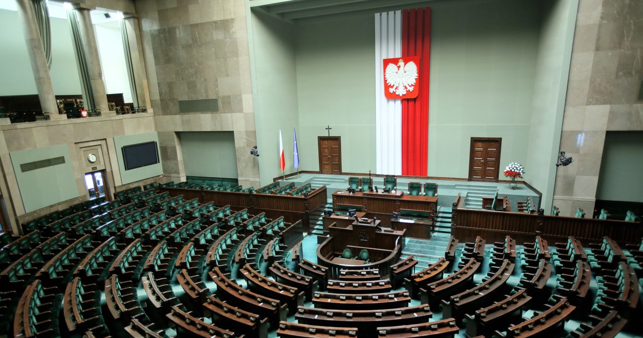 Lista zaległości rośnie, posłowie odpoczywają