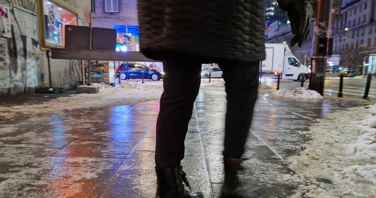 Tragiczny upadek 38-latka. Zmarł na oblodzonym chodniku