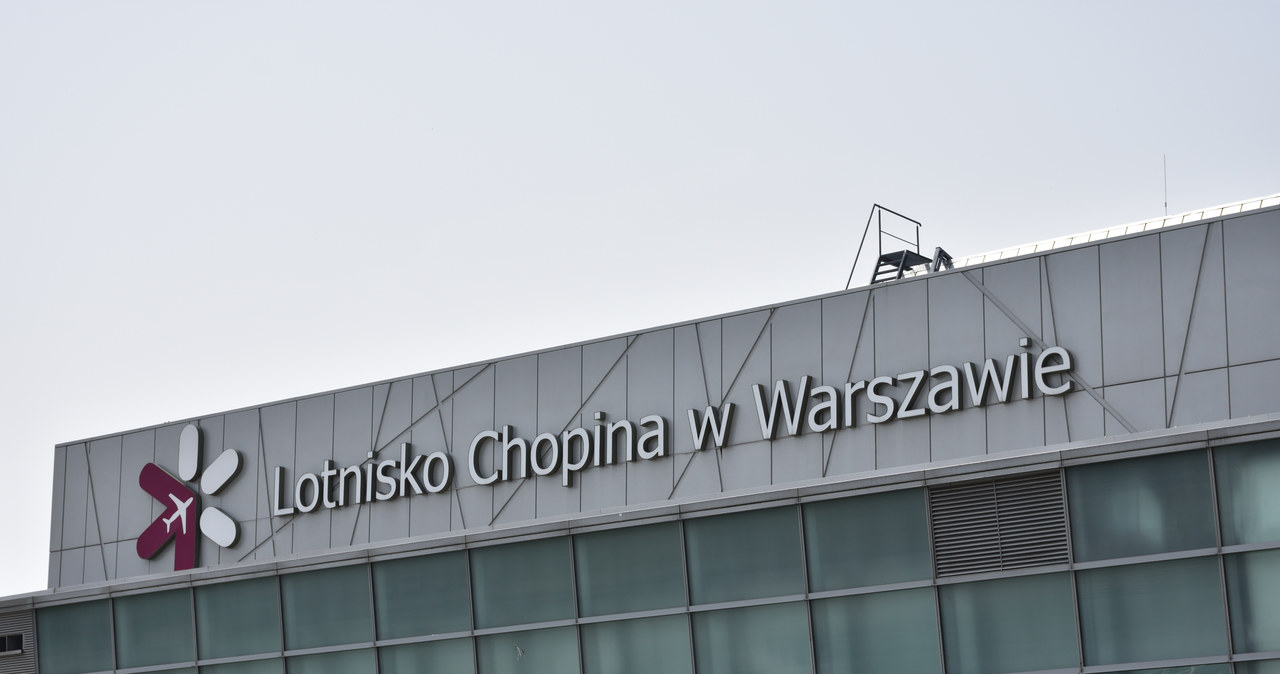 Akcja na lotnisku Chopina. Samolot z Chicago sprawdzany