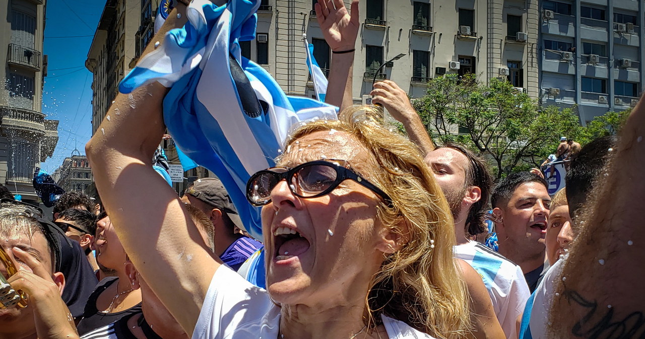 Szaleństwo nawiedziło Buenos Aires. Piłkarze musieli przesiąść się do helikopterów