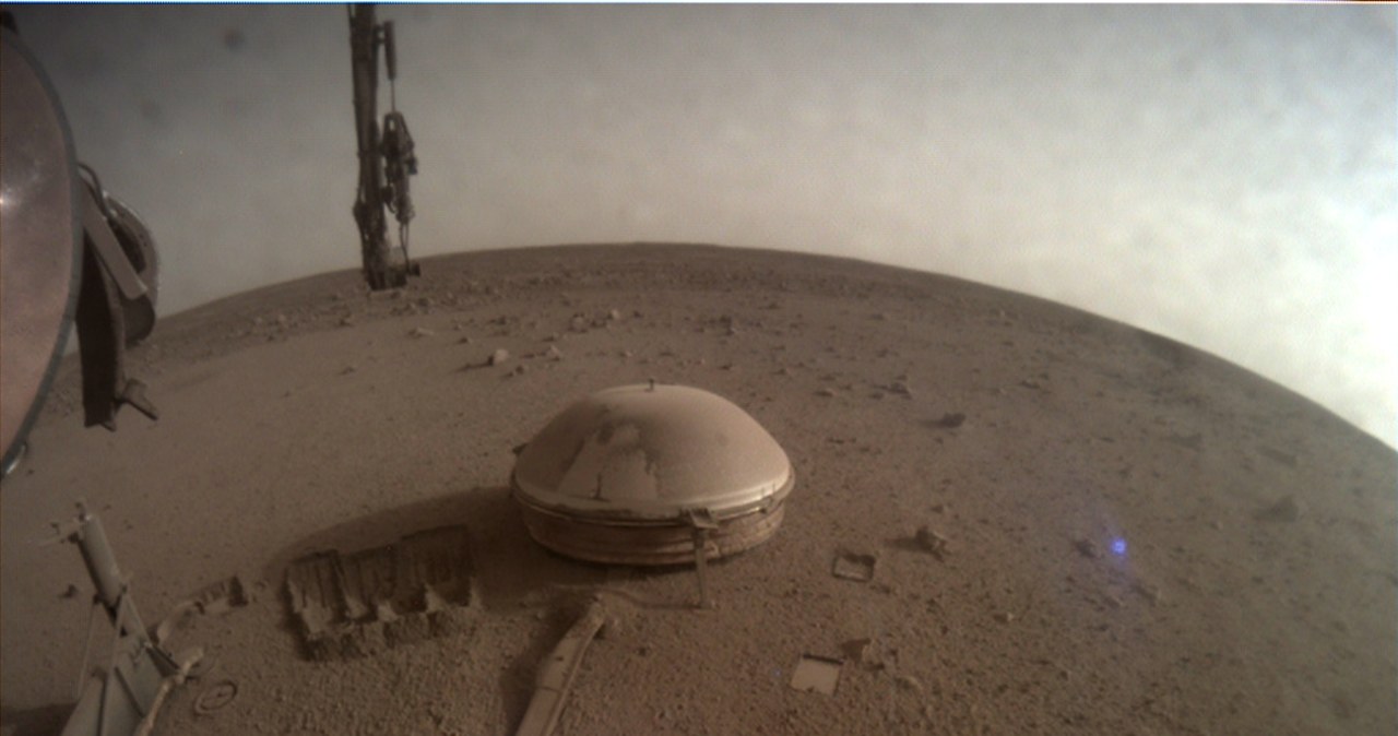 Sonda InSight pokonana przez pył marsjański. Badała Czerwoną Planetę od 2018 r.