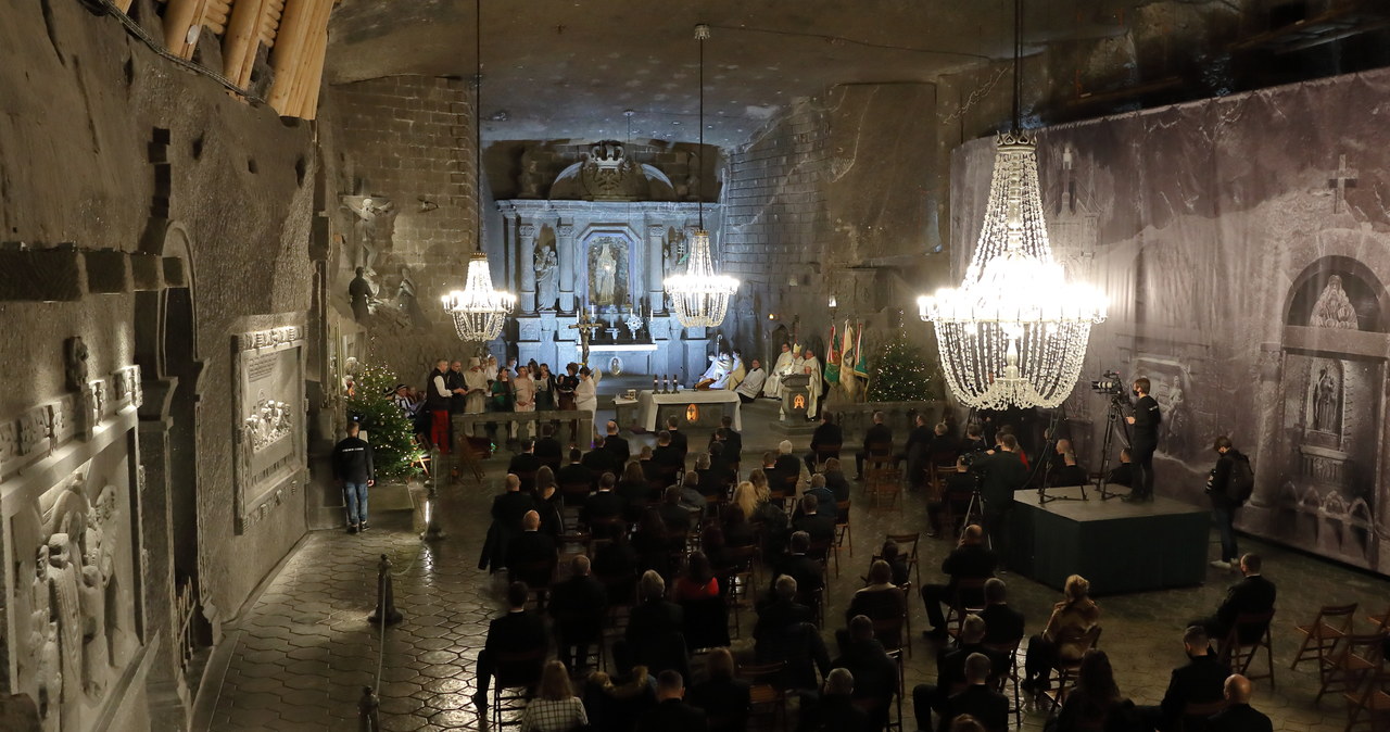 Pod ziemią, w górach lub tajemniczym klasztorze. Nietypowe pasterki