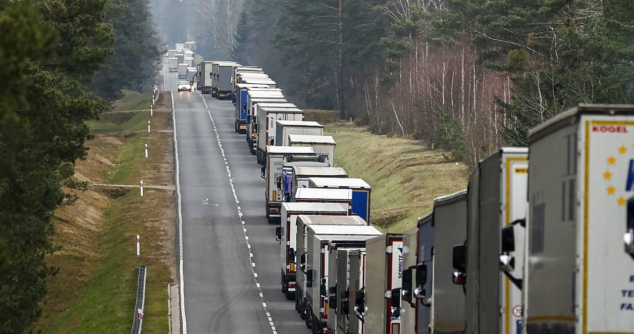 Tysiąc tirów w kolejce przed przejściem w Bobrownikach