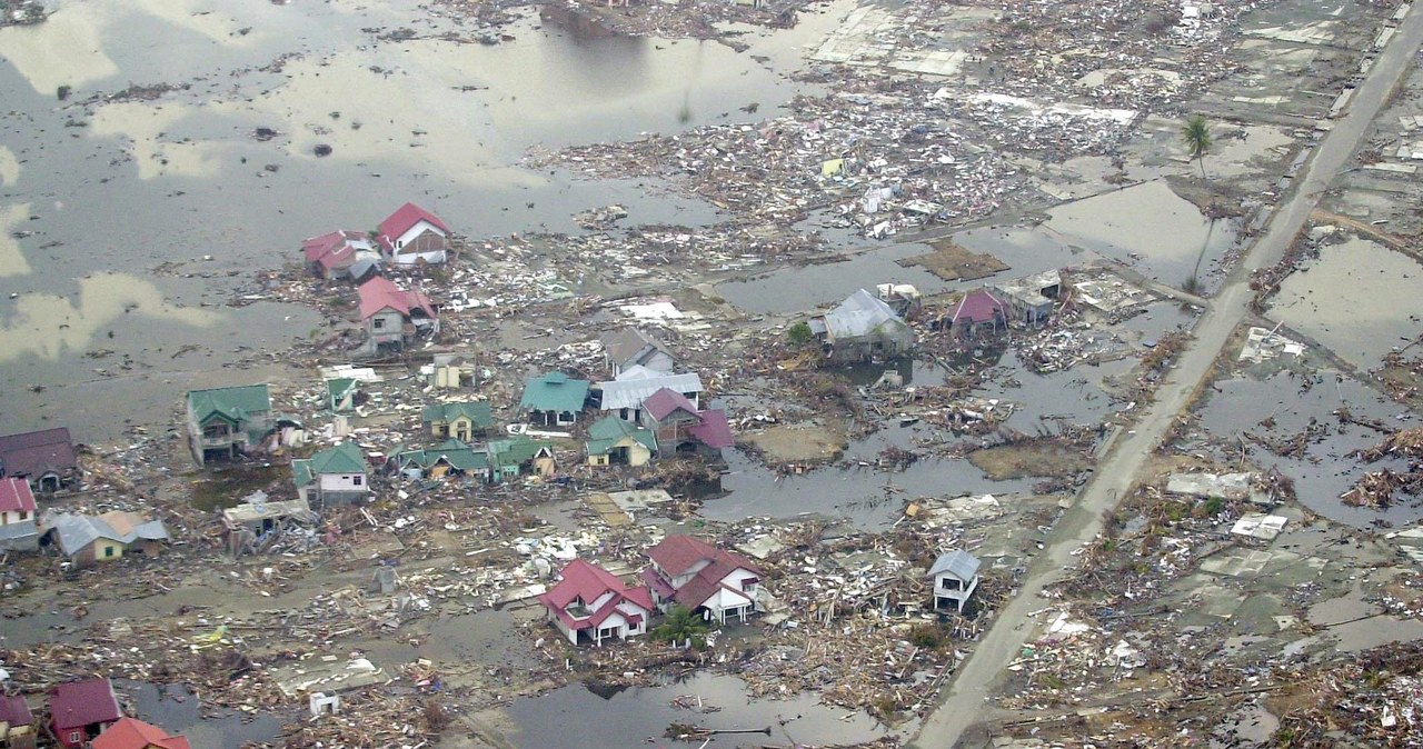 „Czarne i monstrualne fale”. 18 lat temu tsunami zaskoczyło wszystkich