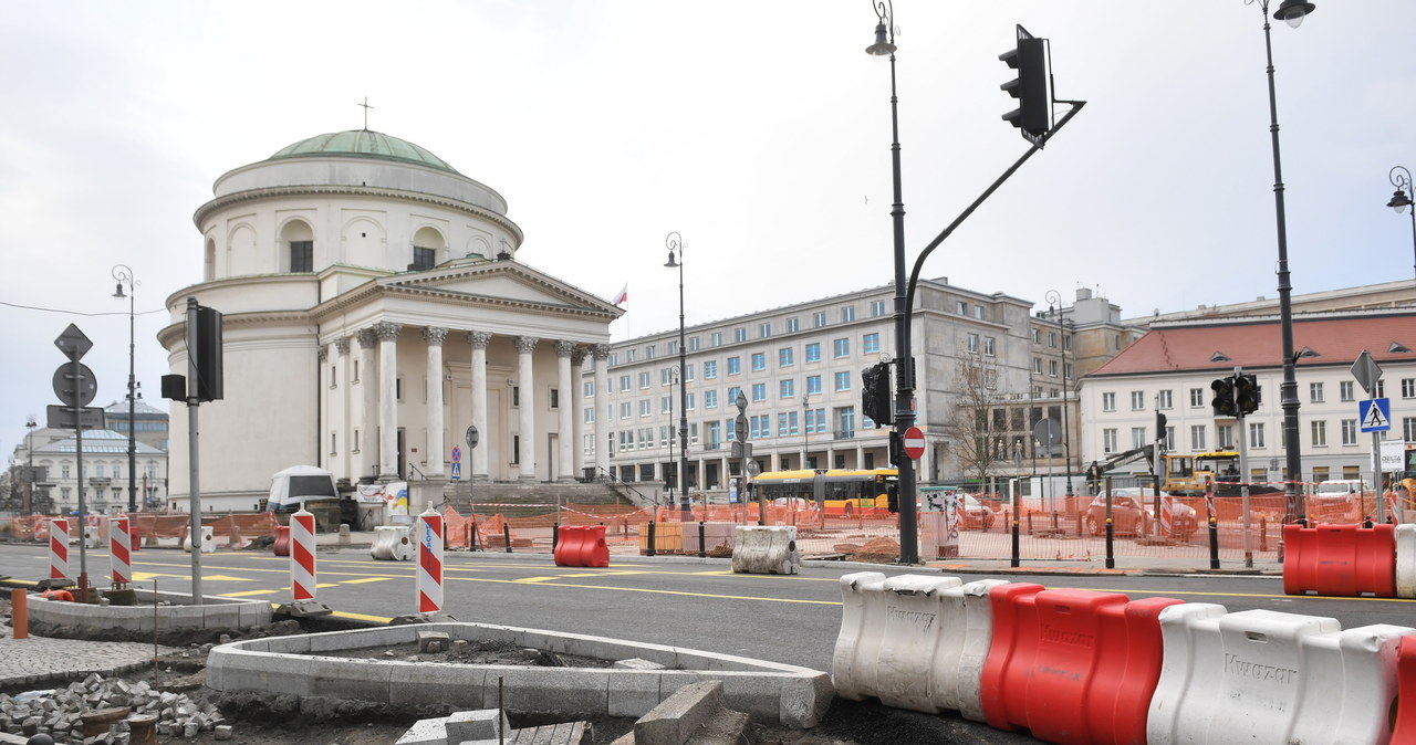 Uwaga kierowcy w stolicy! Zmiana organizacji ruchu na pl. Trzech Krzyży