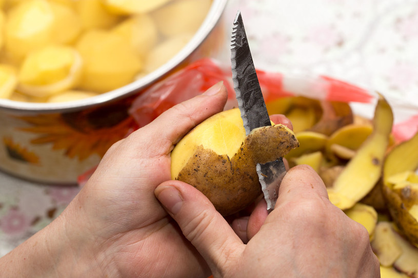 Obierki ratunkiem dla zmarnowanych roślin. Zrobisz z nich odżywczy koktajl