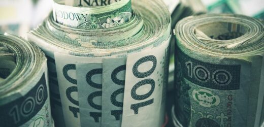 Aż dwie podwyżki pensji minimalnej w 2023! O ile więcej dostaniesz na rękę?