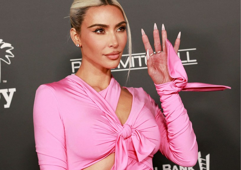 Kim Kardashian bez grama makijażu. Na reakcję nie trzeba było długo czekać