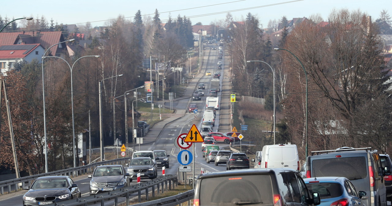 Powroty z sylwestra. Na zakopiance tworzą się korki