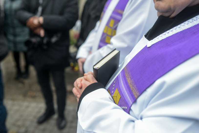 Ksiądz nie dotarł na pogrzeb. Nietypowa sytuacja w Gnieźnie