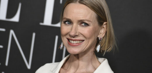 54-letnia Naomi Watts biegnie w bikini po plaży. Co za ciało!