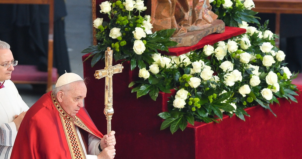 Za krótko o Benedykcie XVI? Kontrowersje wokół homilii Franciszka