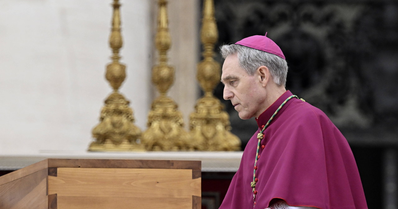Krytykujący papieża abp Gaenswein musi opuścić rezydencję w Watykanie