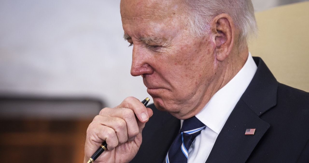 Joe Biden ma kłopoty. „Tajne dokumenty w garażu obok Corvetty?”