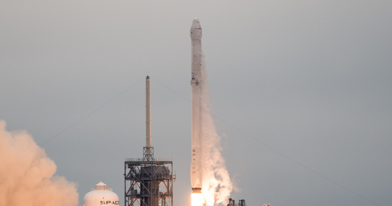 SpaceX wystrzelił rakietę Falcon Heavy. Z wojskowymi systemami satelitarnymi