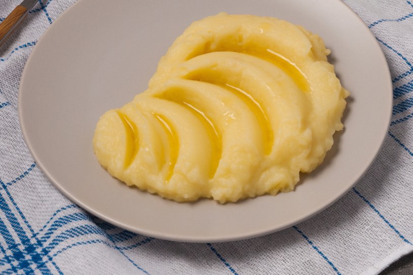 Po tych dodatkach do ziemniaków tyjemy. Sprawdź, czego lepiej unikać