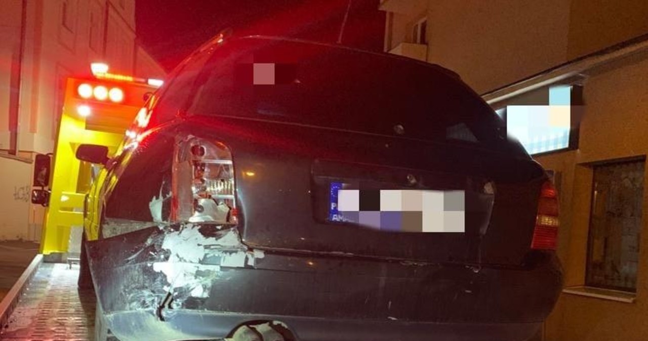Chciała uwolnić partnera z rąk policjantów. Przyjechała pijana do komendy