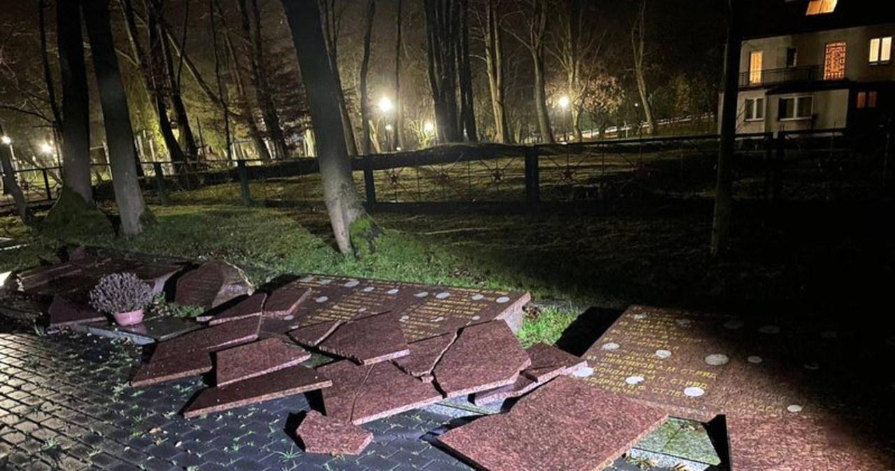 Zniszczył cmentarz radziecki w Kartuzach. Został zatrzymany i usłyszał zarzuty