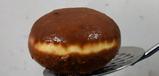 Najprostszy przepis na pączki! Usmażysz je przy pomocy dwóch łyżek