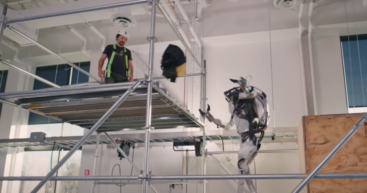 Już nie tylko parkour. Nowe popisy robota Atlas od Boston Dynamics