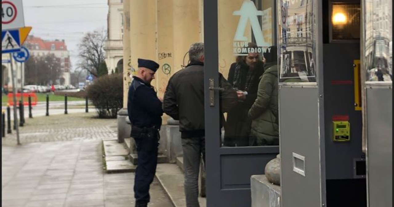 Samowola budowlana na Placu Zbawiciela trwa. A urzędnicy rozkładają ręce